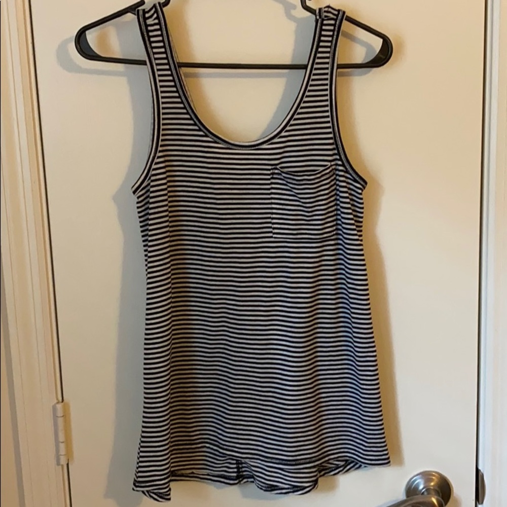 Simple black and white striped tank top w pocket